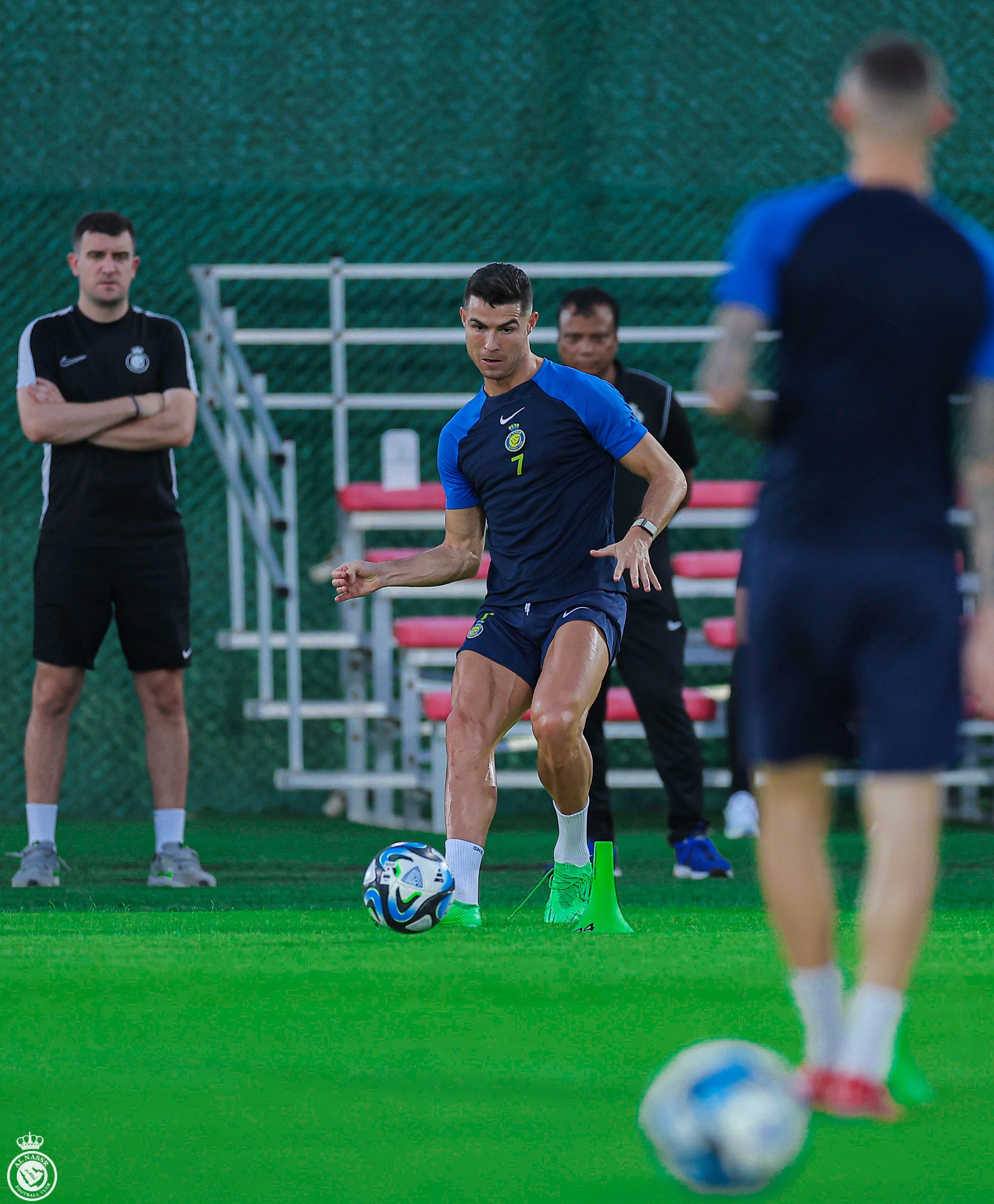 رونالدو يستعد للهلال بـ