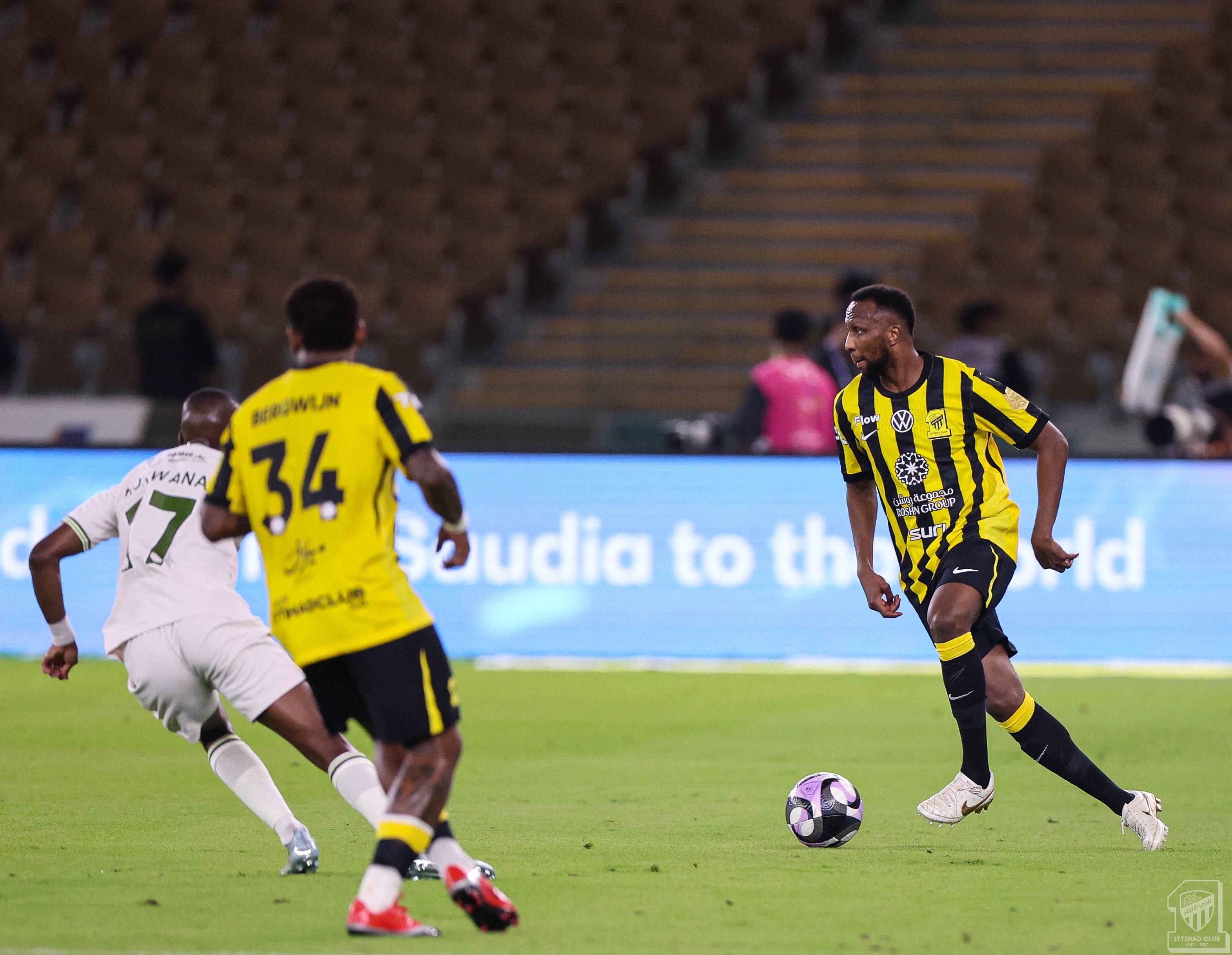 بعشرة لاعبين.. الاتحاد ينتصر 