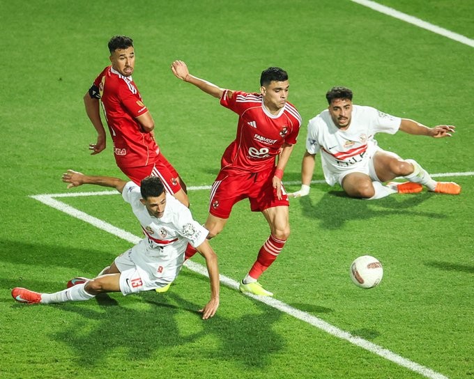الأهلي ينعش موسمه بثلاثية في القمة… والزمالك يبقى المرشح الأول للقب رغم السقوط