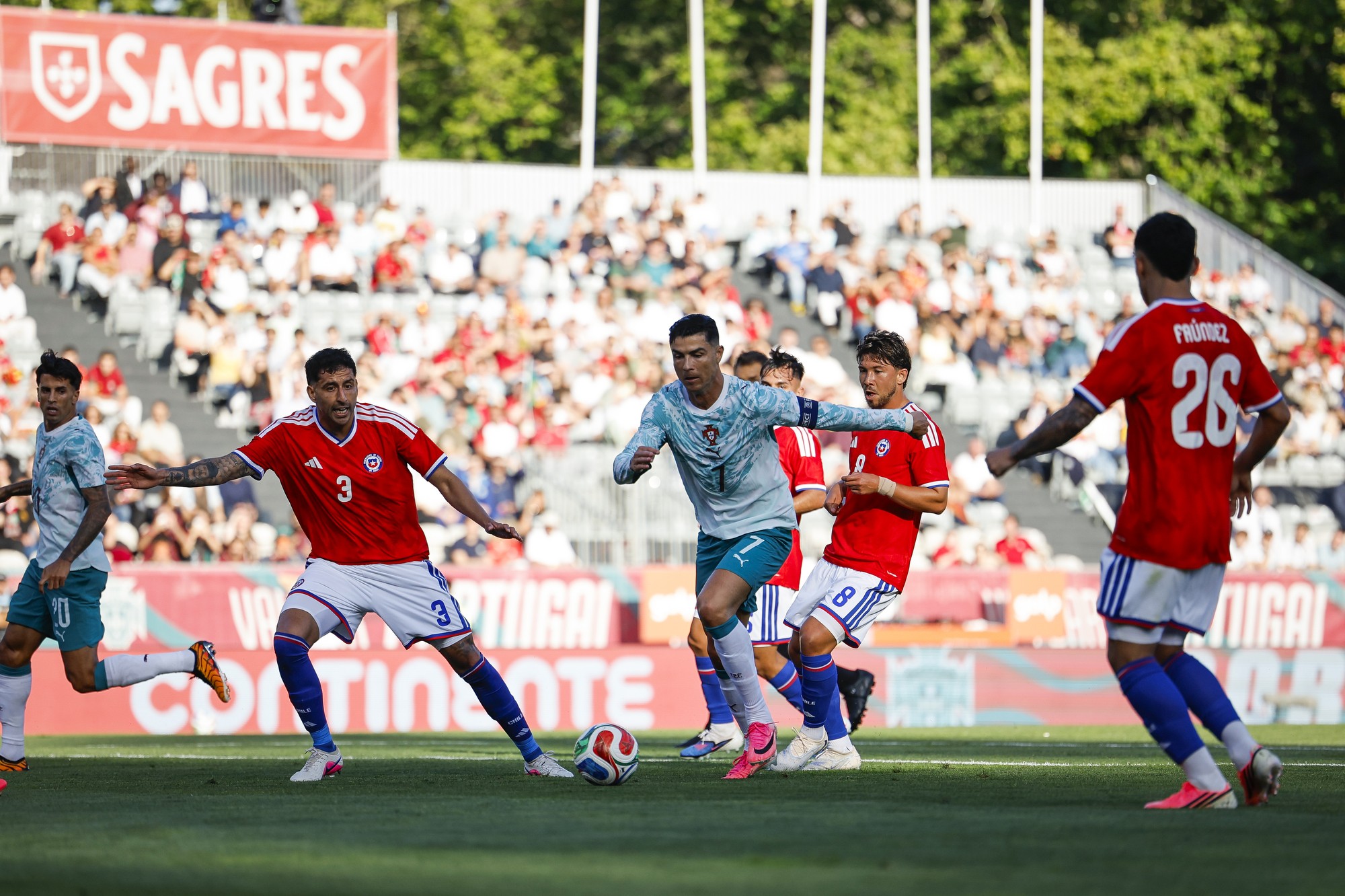 هل منتخب البرتغال أفضل مع رونالدو أو من دونه؟