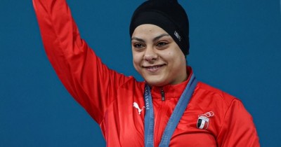 الرباعة سارة سمير تهدي ميداليتها للشعب المصري