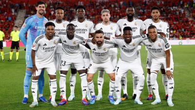 كيف بنى ريال مدريد فريقاً خارقاً من دون هيمنة في «سوق الانتقالات»؟