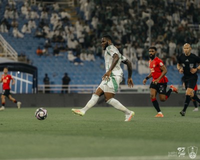 الأهلي يكسب الرائد