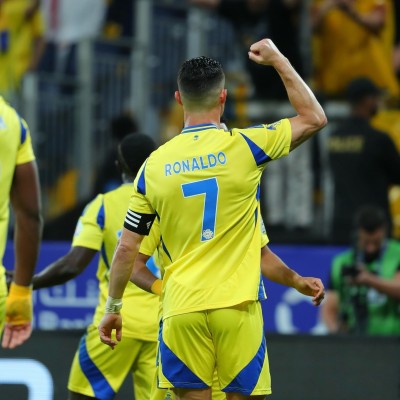 رونالدو مدد عقده مع النصر