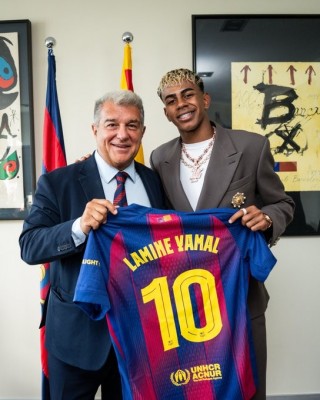 بعد ميسي... برشلونة يمنح القميص رقم 10 لـ«يامال»