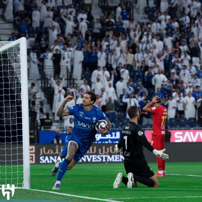 الهلال والقادسية  القمة المجنونة