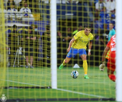 الهلال يرفض السقوط.. والنصر يخدش كبرياء البطل