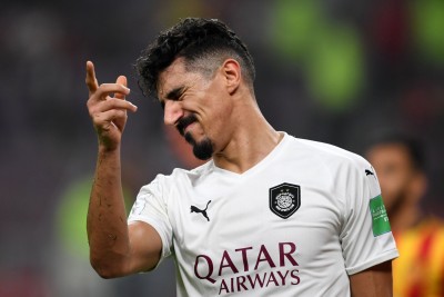 بغداد بونجاح يقترب من «الدوري السعودي»... والشباب: لم نفاوضه
