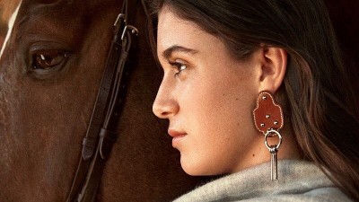 سيرا مارتينيز كوليل, بطلة إسبانيا ?لركوب الخيول وإبنة لويس إنريكي