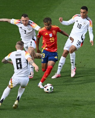 منتخب إسبانيا ينهي عقدة تاريخية ضد أصحاب الأرض