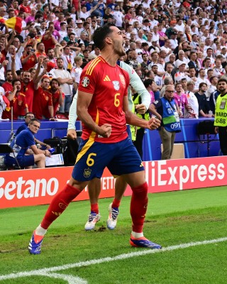 منتخب إسبانيا ينهي عقدة تاريخية ضد أصحاب الأرض