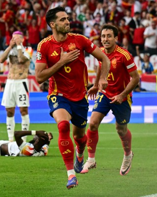 منتخب إسبانيا ينهي عقدة تاريخية ضد أصحاب الأرض