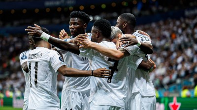 كيف بنى ريال مدريد فريقاً خارقاً من دون هيمنة في «سوق الانتقالات»؟