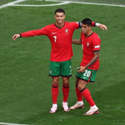 تأهل رفاق رونالدو