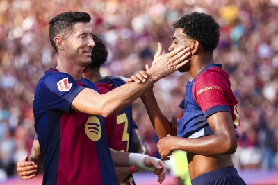 البولندي روبرت ليفاندوفسكي، فريقه برشلونة للمرة الثانية توالياً