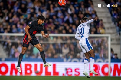 برشلونة يعزز صدارته بهدف عكسي