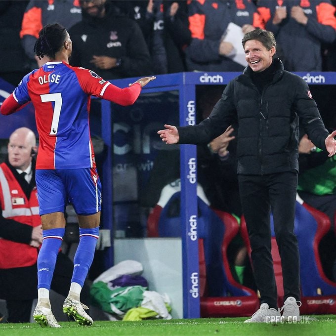 Crystal Palace lead Man United at Selhurst Park Man Utd Lose 4-0 at Palace