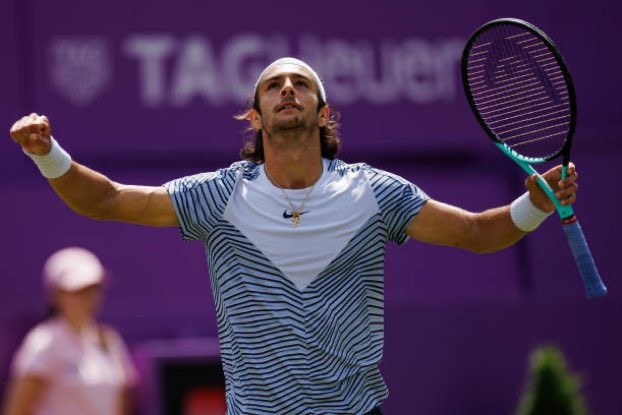 Lorenzo Musetti held off an Olympic challenge from Félix Auger-Aliassime to capture the bronze medal in Paris: