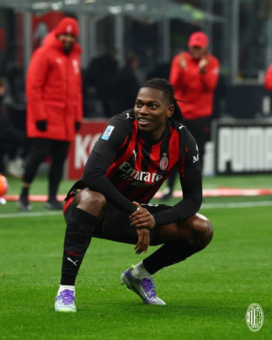Milan to the top with Leao's goal