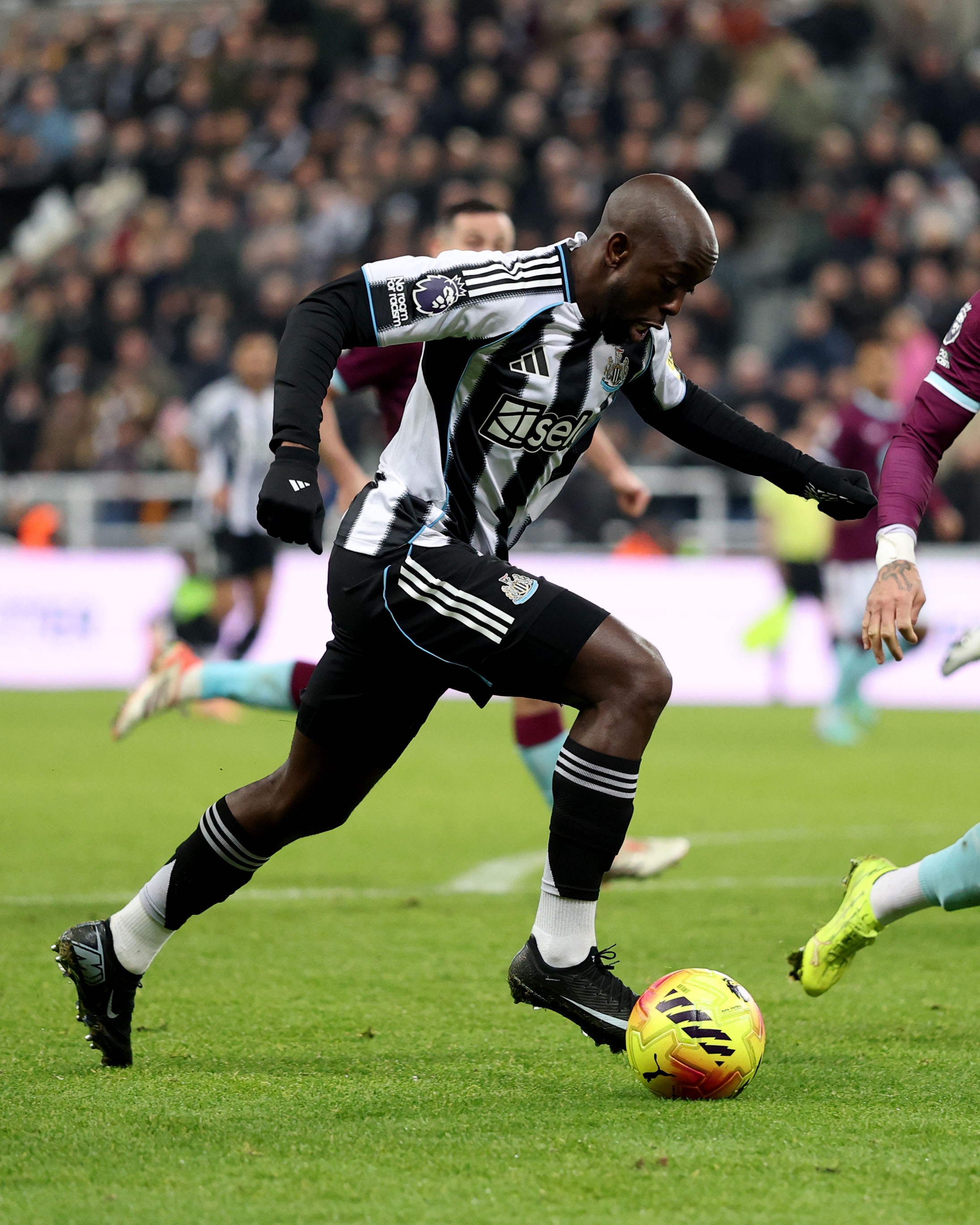  Newcastle United 2 Burnley 1