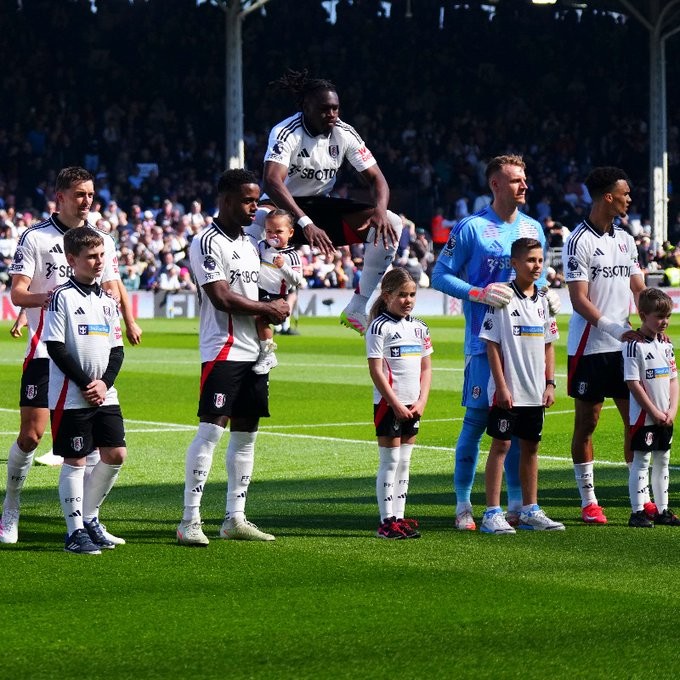  Reds stumble on the road