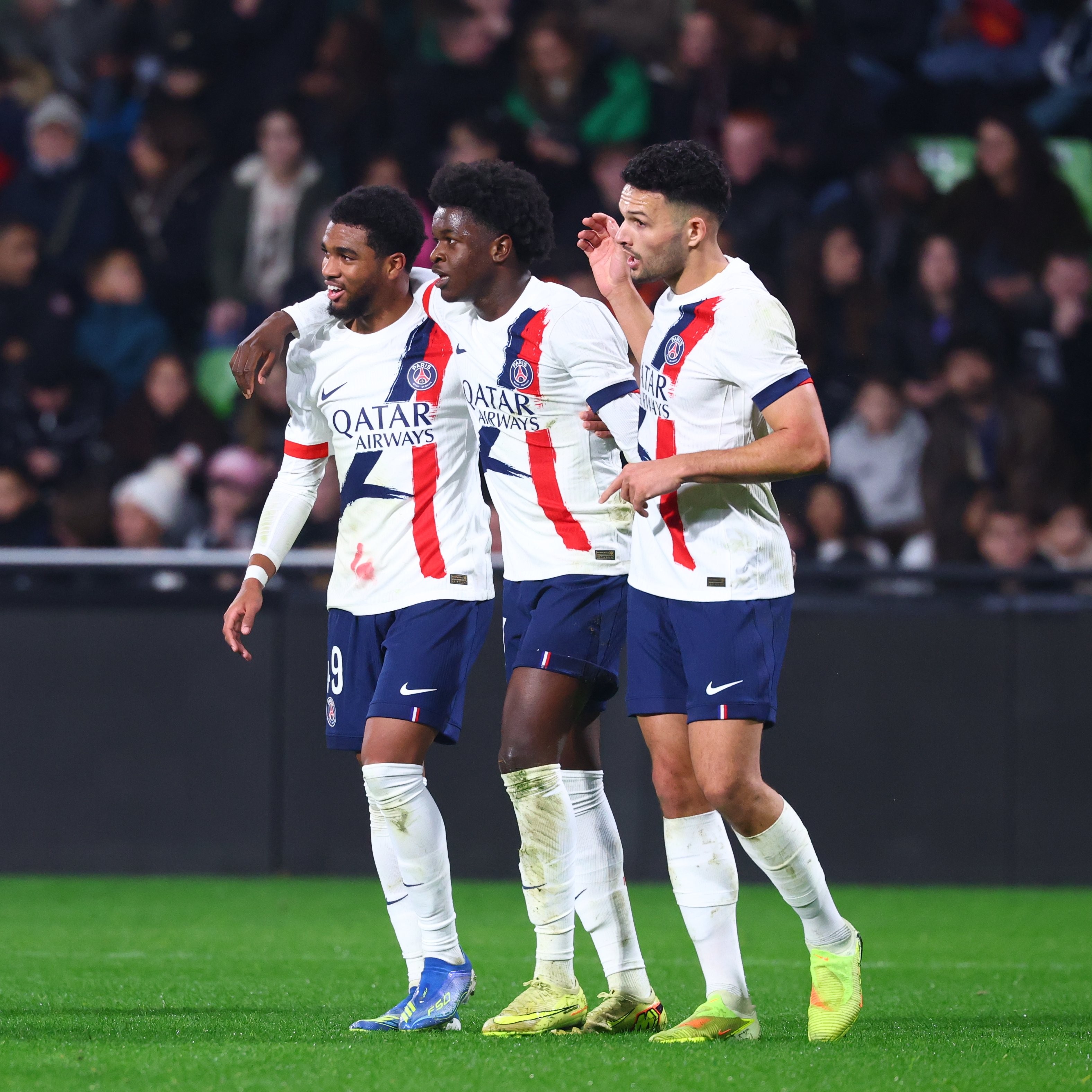 Saint-Germain snatches the lead with a difficult victory