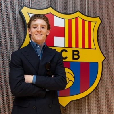 Anthony Gordon is now a Barcelona player ?❤️/Gordon signs the official contract as the first transfer of the new season ✍️