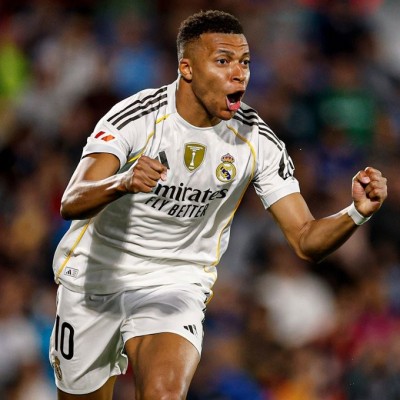 who  the best strikers currently... Erling Haaland, Harry Kane or Kylian Mbappe?