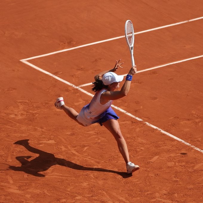 SWIATEK SAILS INTO FOURTH ROLAND-GARROS FINAL The three-time champion is one win from a rare Paris three-peat